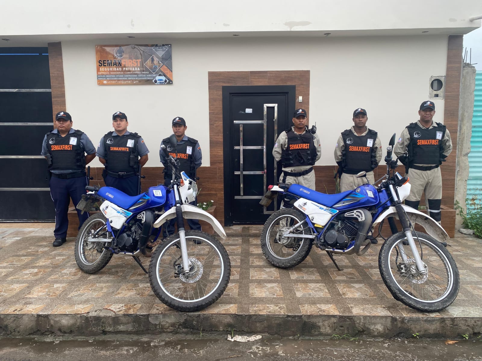 Patrullaje motorizado con siete efectivos y dos motocicletas